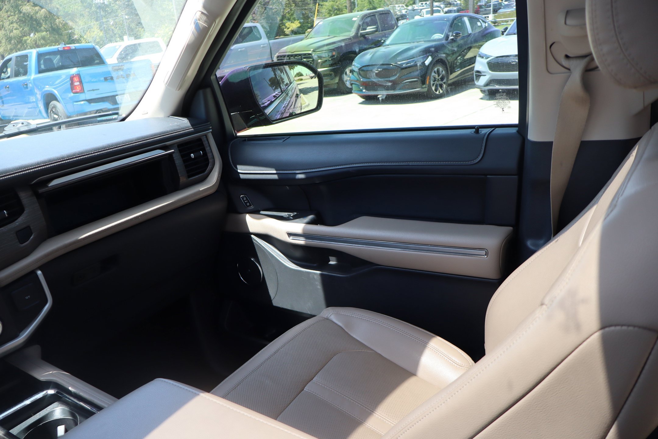 Used 2024 Ford Expedition Max Limited RWD image 25