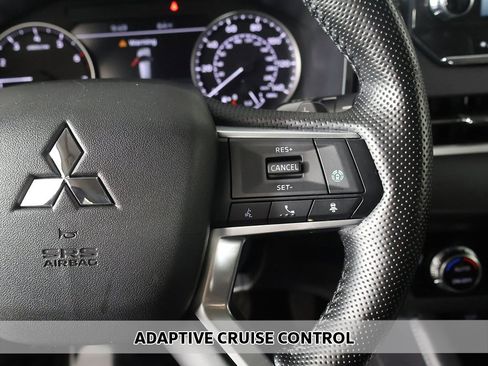 Used 2024 Mitsubishi Outlander SE image 4