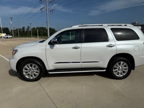 Used 2022 Toyota Sequoia Platinum AWD/4WD image 7