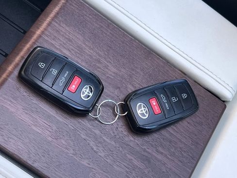 Used 2024 Toyota Tundra Capstone image 12