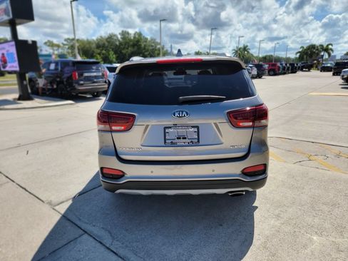 Used 2019 Kia Sorento EX w/ EX Premium Package FWD image 4