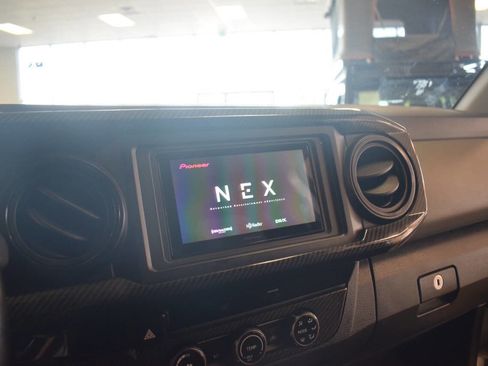 Used 2017 Toyota Tacoma SR5 image 74