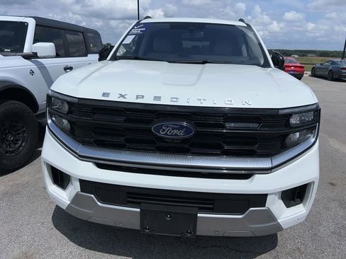 Used 2025 Ford Expedition Max Platinum w/ Driver's Package AWD/4WD image 2