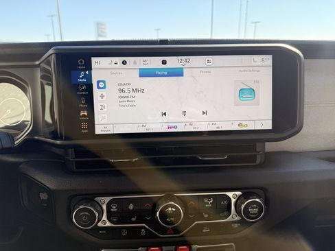 Used 2024 Jeep Gladiator Sport image 9