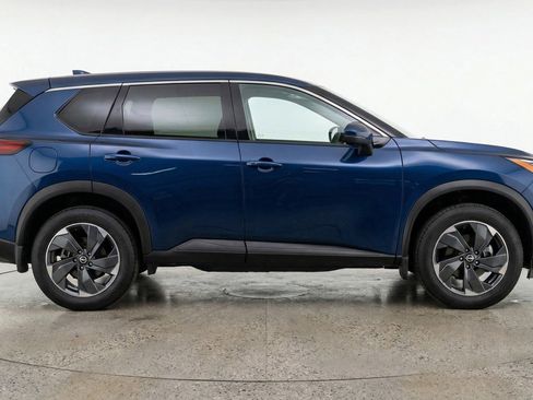 Used 2025 Nissan Rogue SV image 11