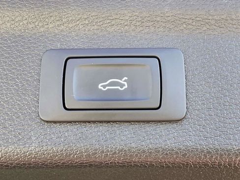 Used 2025 Audi Q3 2.0T Premium image 18