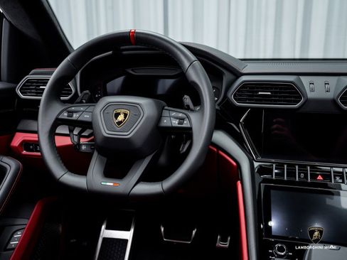 Used 2024 Lamborghini Urus S image 33