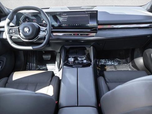 Used 2024 BMW 540i xDrive w/ Premium Package AWD/4WD image 21
