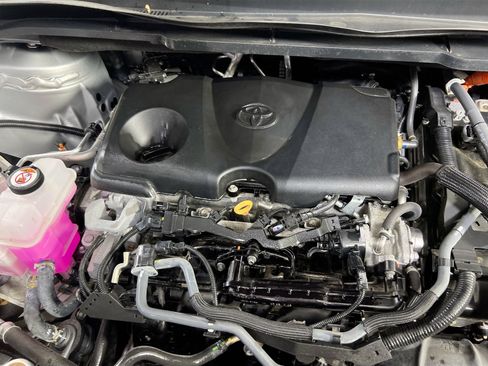 Used 2024 Toyota Sienna Platinum image 32