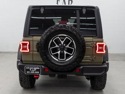Used 2026 Jeep Wrangler Unlimited Rubicon AWD/4WD image 3