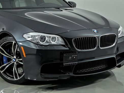 Used 2013 BMW M5 RWD image 2