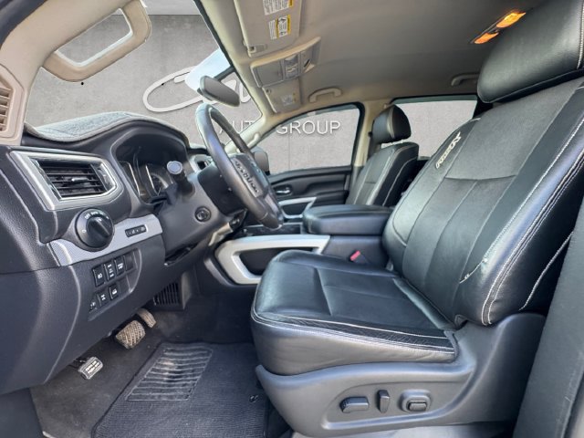 Used 2018 Nissan Titan PRO-4X w/ Pro-4x Convenience Package AWD/4WD image 19