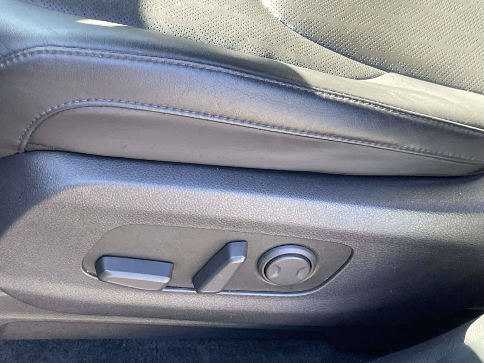 Used 2024 Kia Carnival EX FWD image 13