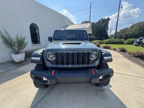 Used 2025 Jeep Gladiator Mojave w/ Convenience Group AWD/4WD image 3