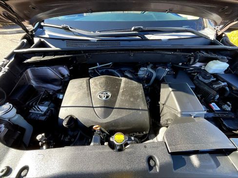 Used 2017 Toyota Highlander XLE image 30