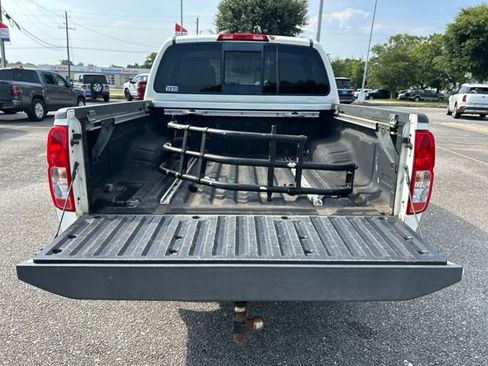 Used 2015 Nissan Frontier SV w/ SV Value Truck Package RWD image 17