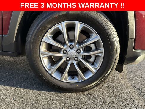 Used 2021 Jeep Cherokee Latitude Plus w/ Sun & Sound Group image 10