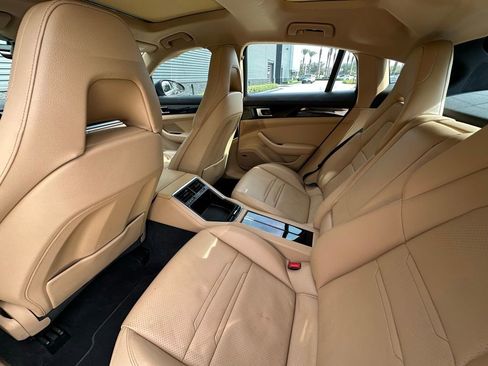 Used 2018 Porsche Panamera image 33