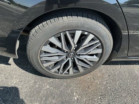 Used 2025 Nissan Altima 2.5 SV FWD image 18