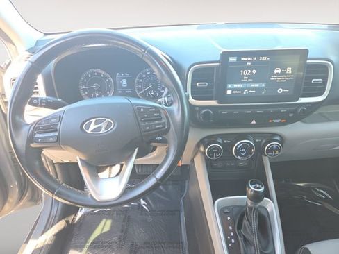 Used 2022 Hyundai Venue SEL image 10