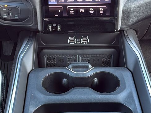 New 2026 RAM 2500 Laramie AWD/4WD image 19