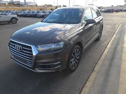 Used 2017 Audi Q7 3.0T Prestige AWD/4WD image 3