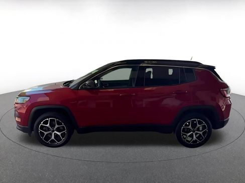 Used 2025 Jeep Compass Limited AWD/4WD image 3