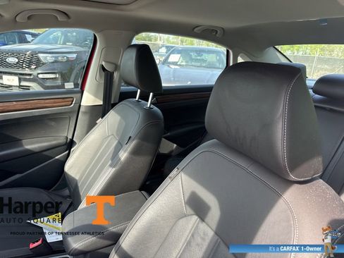 Used 2022 Volkswagen Passat 2.0T image 12