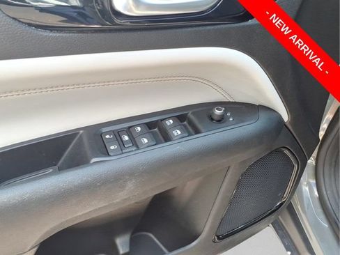Used 2022 Jeep Compass Limited AWD/4WD image 16