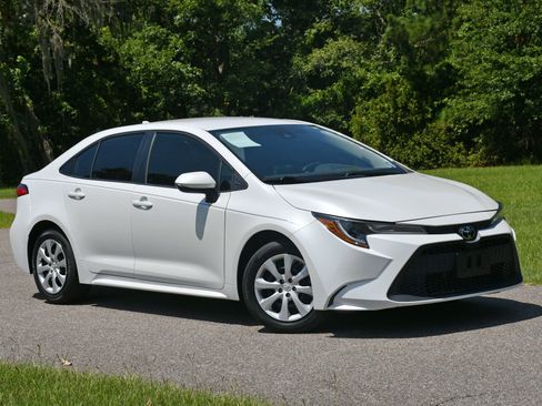 Used 2022 Toyota Corolla LE image 6