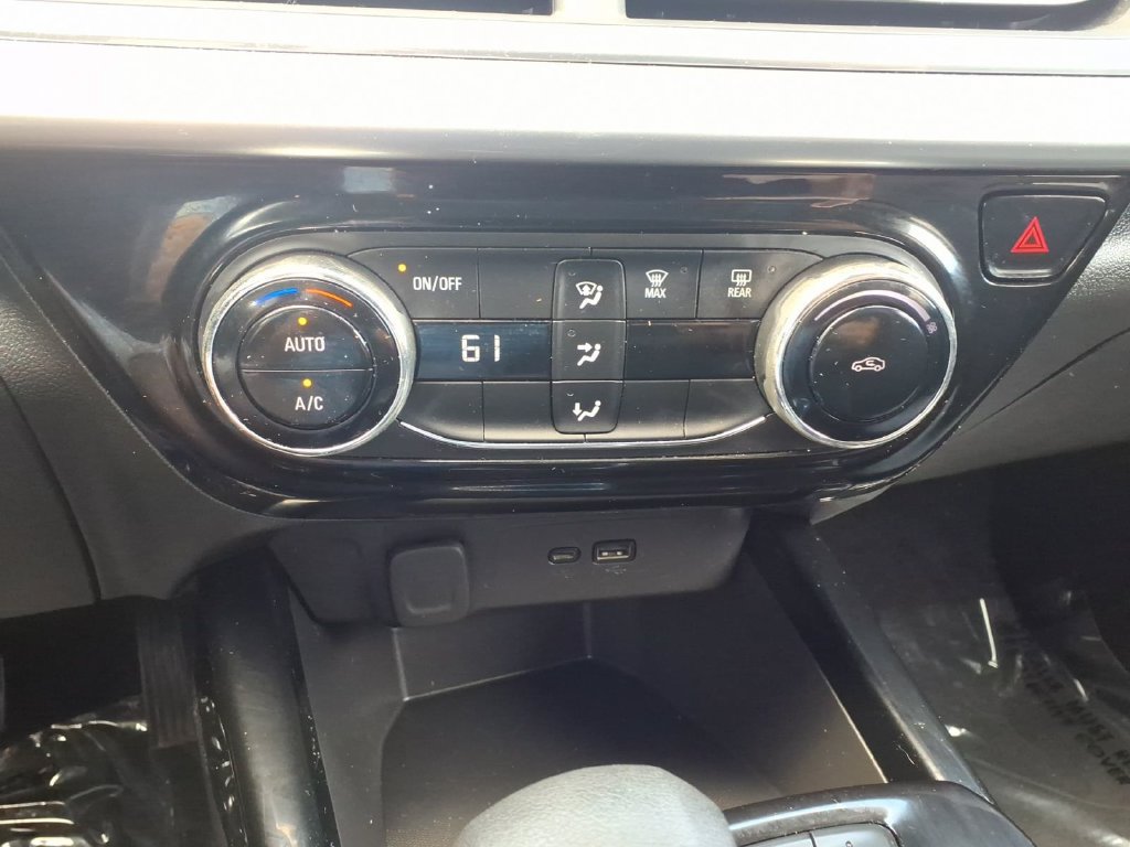 Used 2024 Chevrolet Trax LT FWD image 11