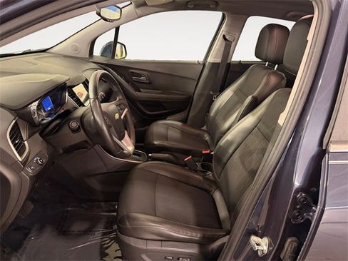 Used 2018 Chevrolet Trax LT w/ LT Convenience Package image 9