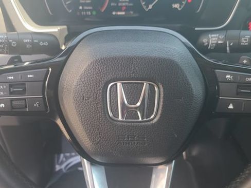 Used 2025 Honda Pilot EX-L image 16