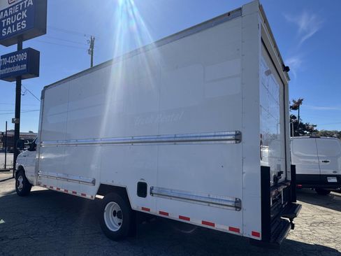 Used 2022 Ford E-350 and Econoline 350 Super Duty image 5