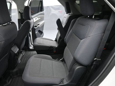 Used 2025 Ford Explorer Active RWD image 19