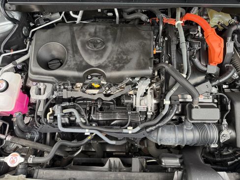 Certified 2021 Toyota Highlander XLE AWD/4WD image 21