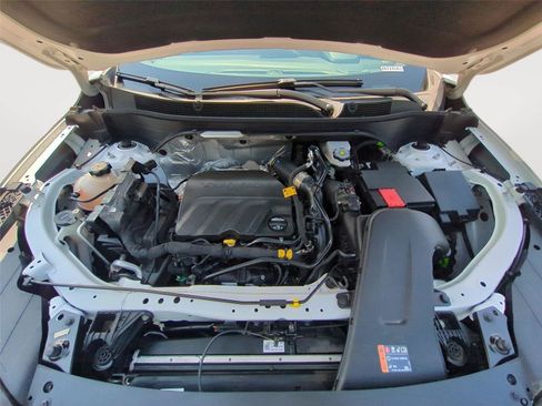 Used 2024 Chevrolet Trax RS w/ Sunroof Package FWD image 8