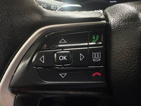 Used 2025 Jeep Grand Cherokee Altitude AWD/4WD image 17
