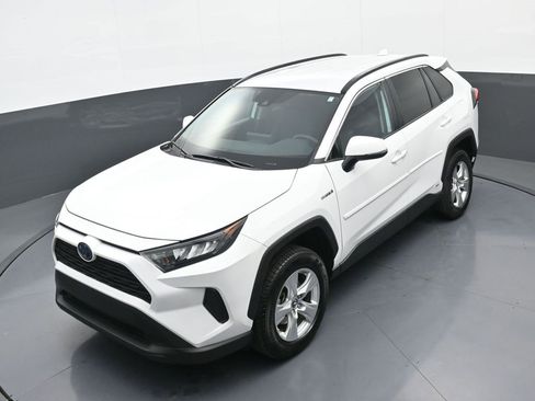 Used 2020 Toyota RAV4 LE image 19
