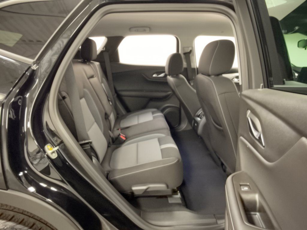 Used 2025 Chevrolet Blazer LT FWD image 29