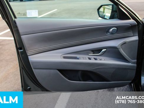 Used 2025 Hyundai Elantra SEL FWD image 37