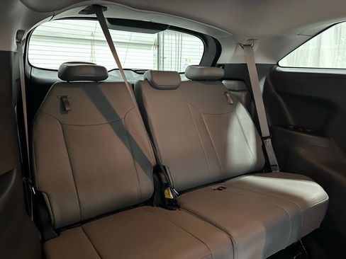 Used 2025 Toyota Sienna XLE image 60