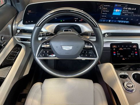 Used 2026 Cadillac Vistiq Luxury AWD/4WD image 17