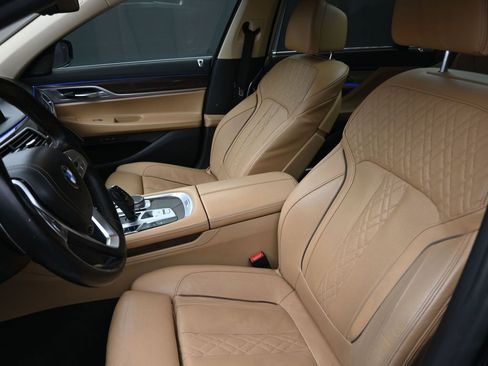 Used 2020 BMW 740i w/ Premium Package image 19