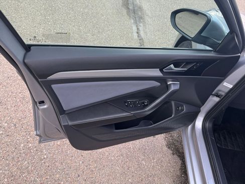 Used 2025 Volkswagen Jetta SE image 20