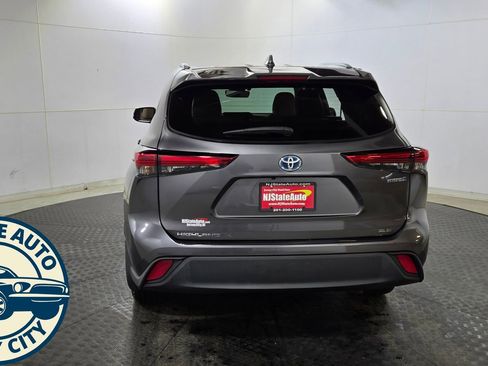 Used 2021 Toyota Highlander XLE image 8