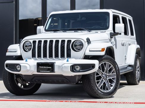 Used 2022 Jeep Wrangler Unlimited Sahara AWD/4WD image 1