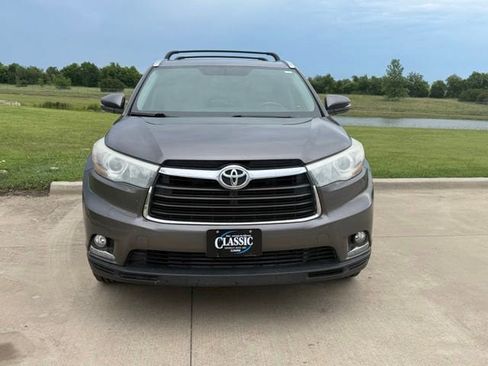 Used 2015 Toyota Highlander Limited FWD image 3