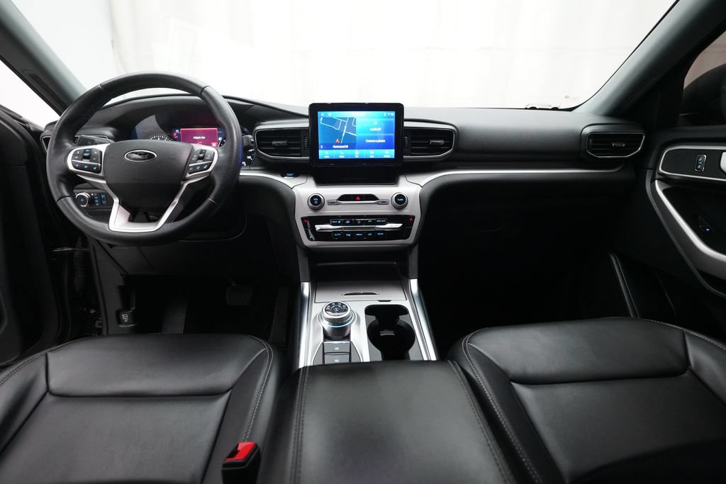 Used 2023 Ford Explorer XLT AWD/4WD image 5