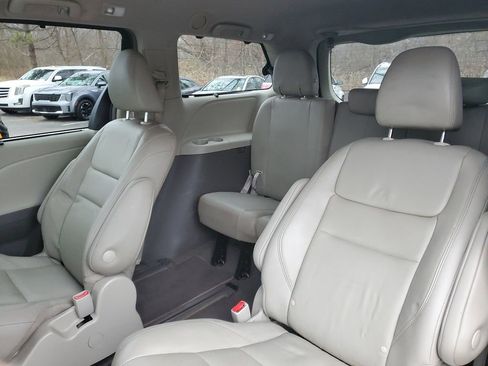 Used 2019 Toyota Sienna XLE Premium image 30